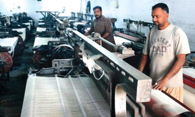 Power loom sector hit hard with the increasing yarn prices