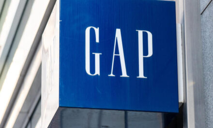 Gap to cut 500 office jobs in US and Asia as revenues decline