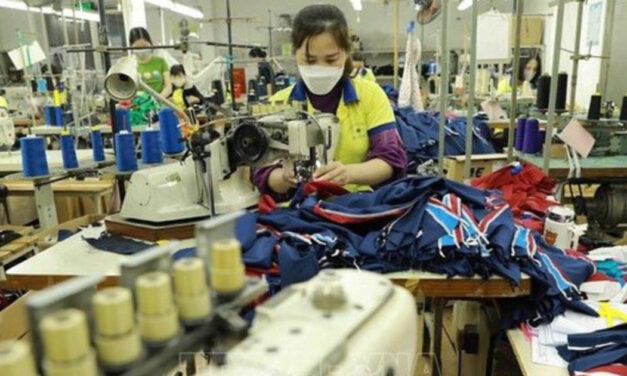 Rivals compete for clothing orders from Vietnam