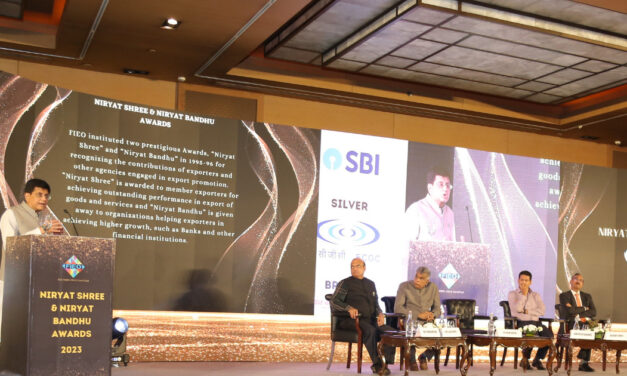 Hon’ble Union Commerce & Industry Minister, Piyush Goyal presents FIEO’s Niryat Shree and Niryat Bandhu Awards