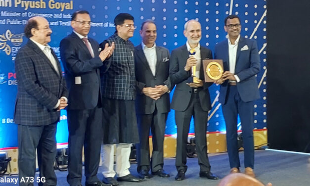 Textiles Minister Presents 23rd ‘AEPC Excellence Honours’ awards for RMG export performance for 2021-22 & 2022-23