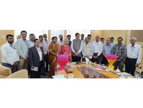 Secretary, Ministry of Textiles Reviews Activities of Textile Institutions, Export Councils, and Research Associations in Mumbai