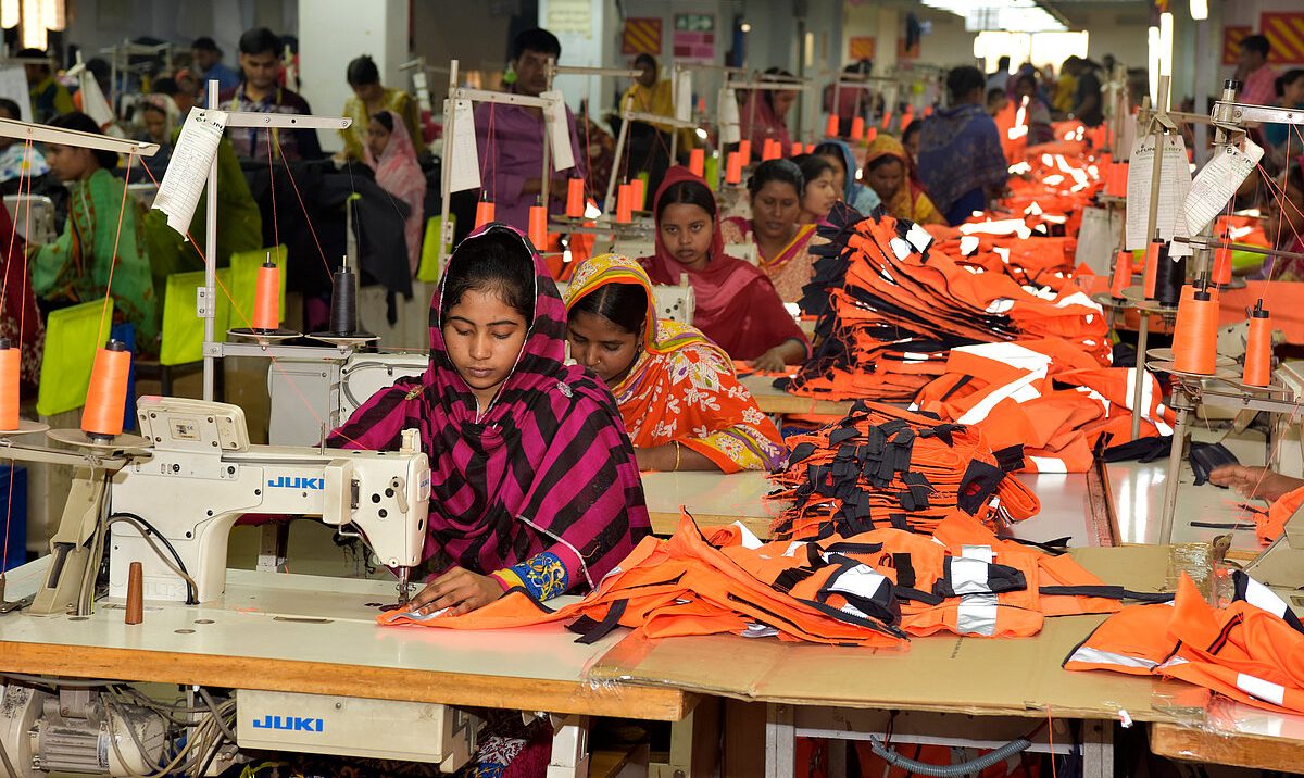 Bangladesh RMG export down in November 2025